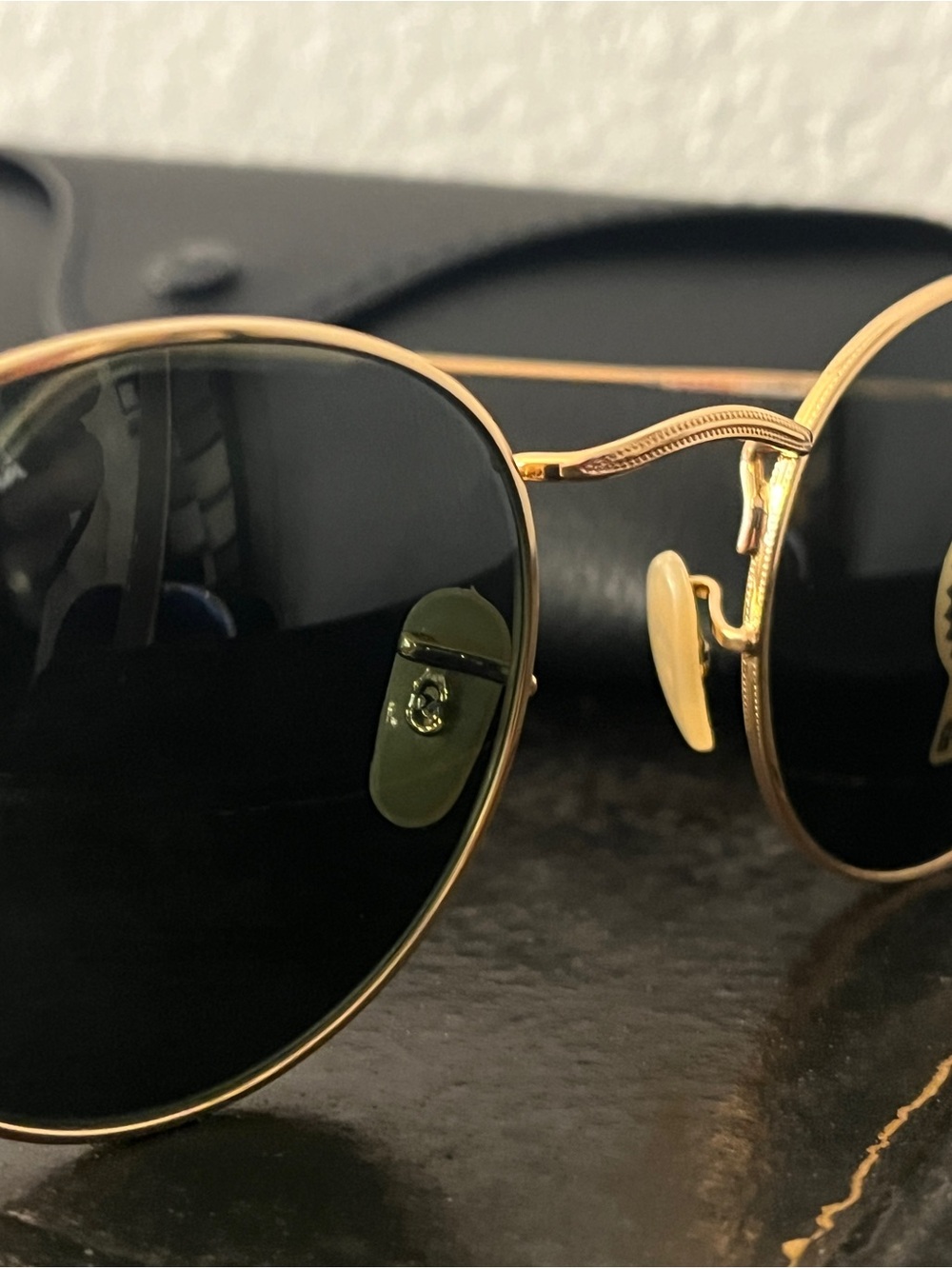 Ray-Ban Round Metal Sunglasses — Gold Frame with Dark Green G-15 Lenses - Picture 2 of 9